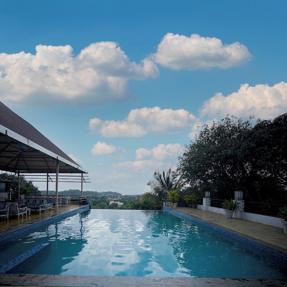 THE SILVERADOR RESORT CLUB 22/24