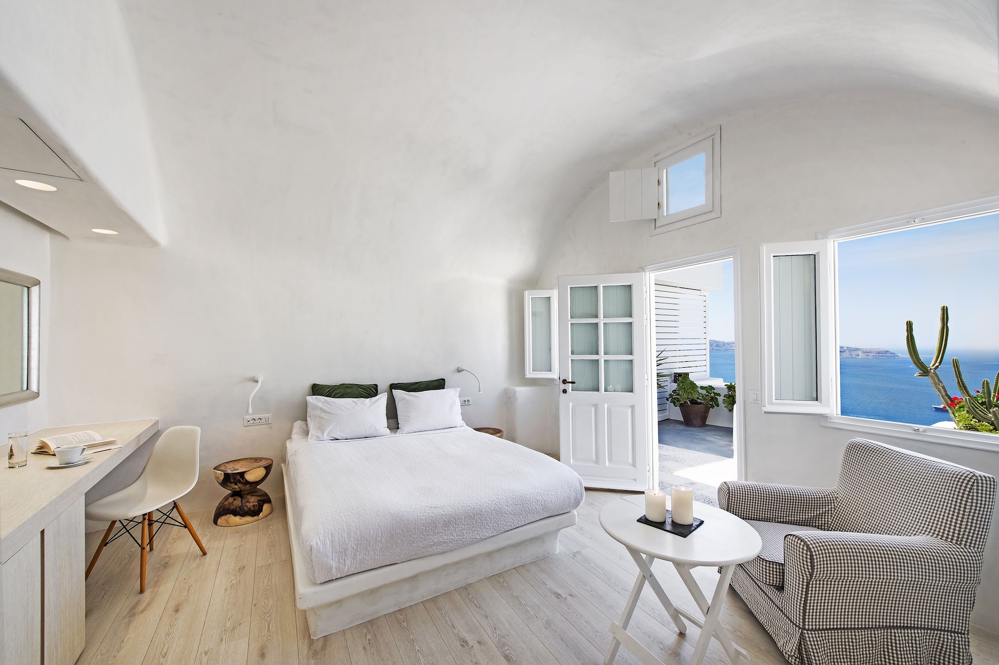 Suite, Queen Bed, Caldera and Sea View
