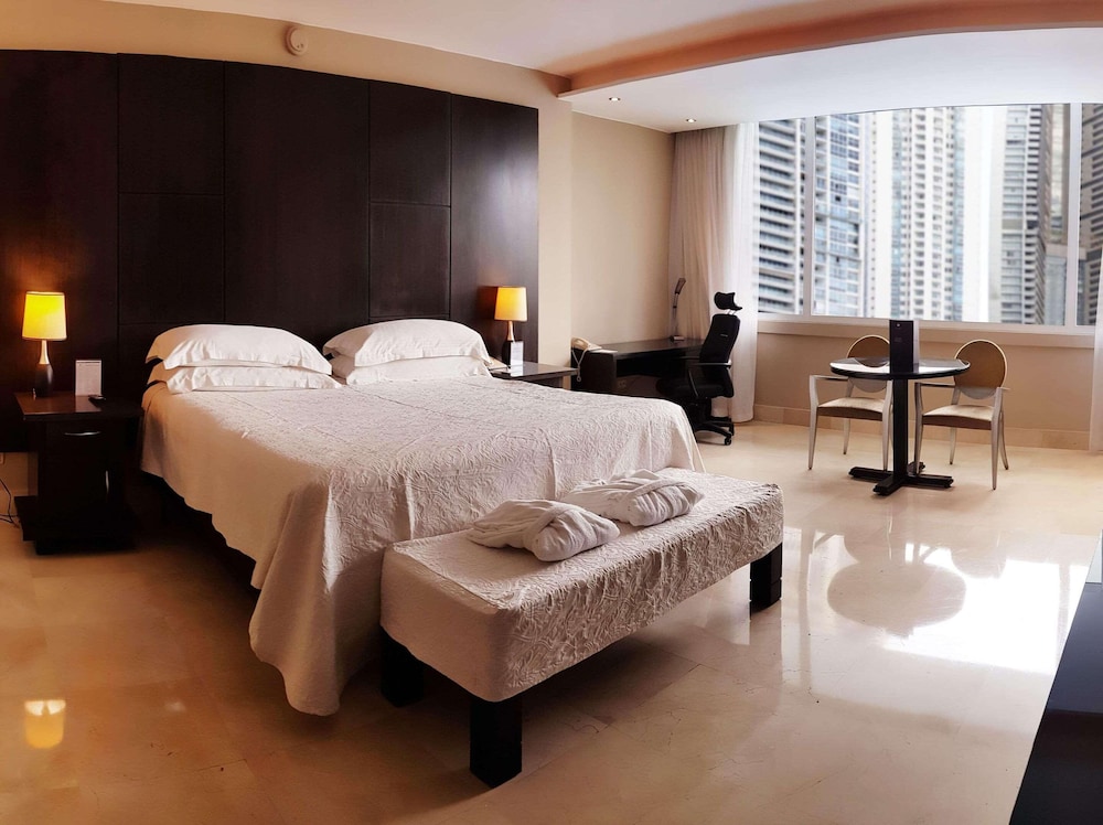 STUDIO, 2 DOUBLE BEDS