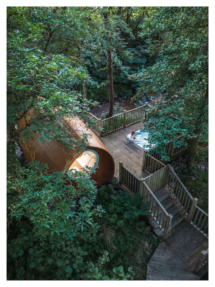 Riverbeds Lodges With Hot Tubs 22/23