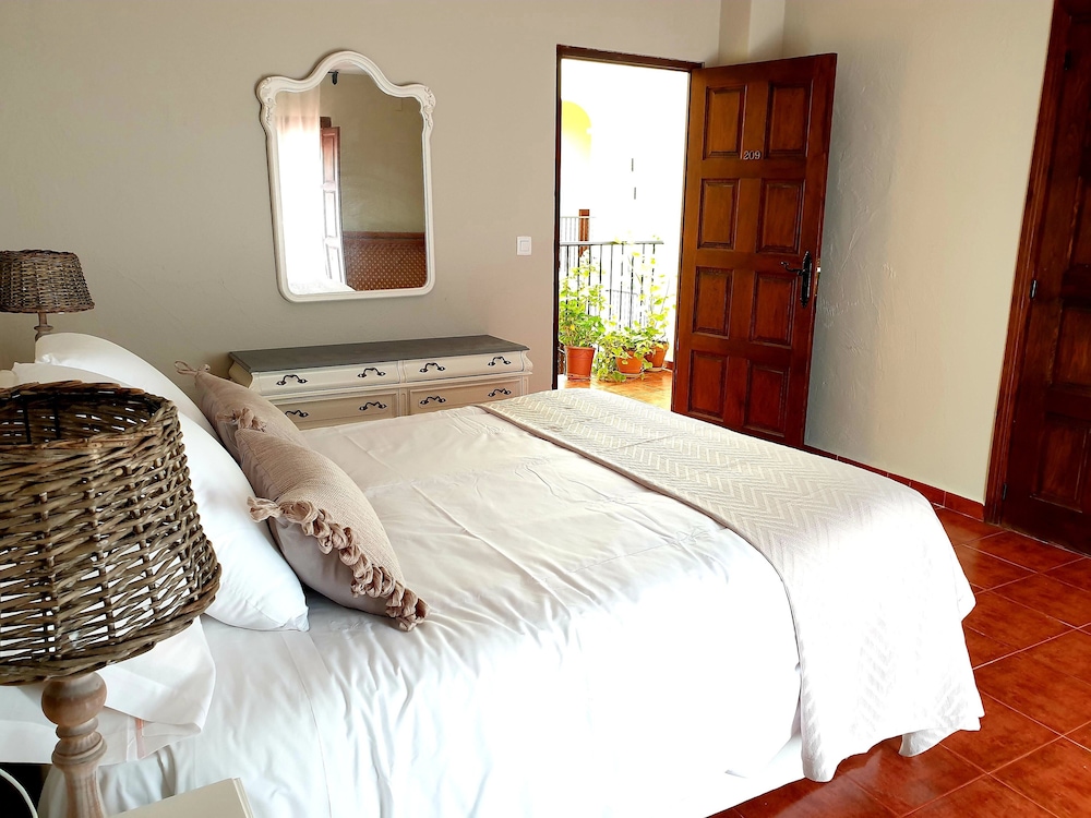 Hotel Val De Pinares 8/34