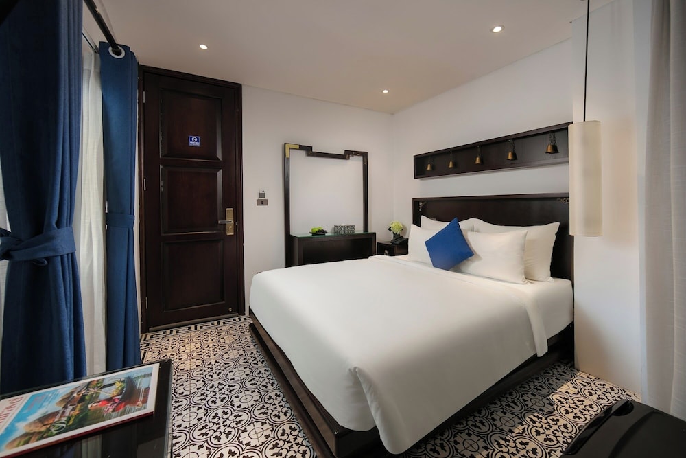 DELUXE, DOUBLE BED