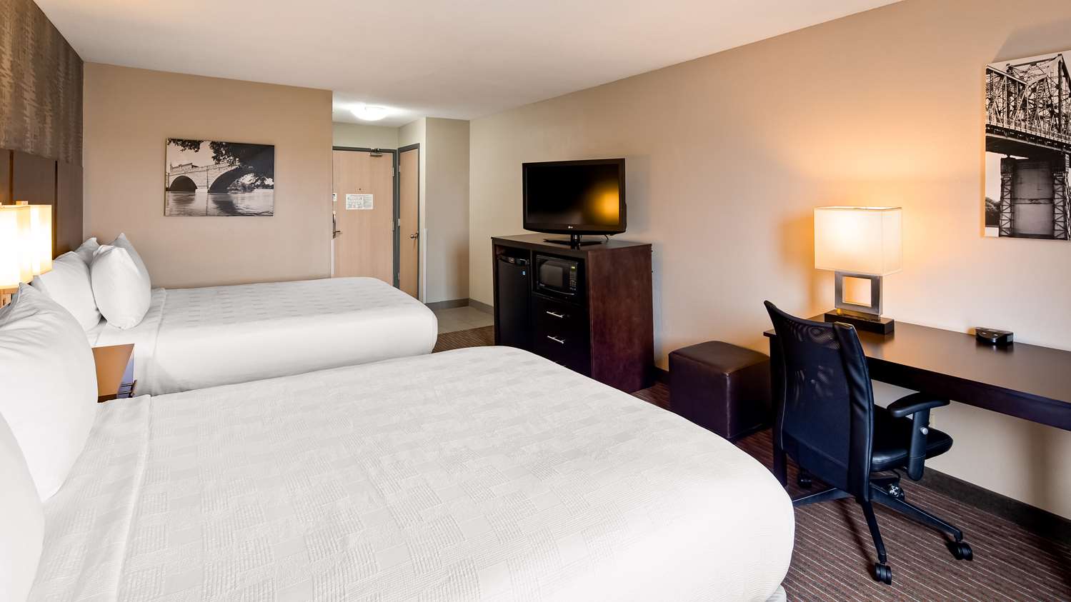 Room, 2 Queen Beds, Best Western Pearl City Inn 2/5