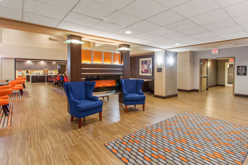 Hampton Inn Suites Merced 16/28