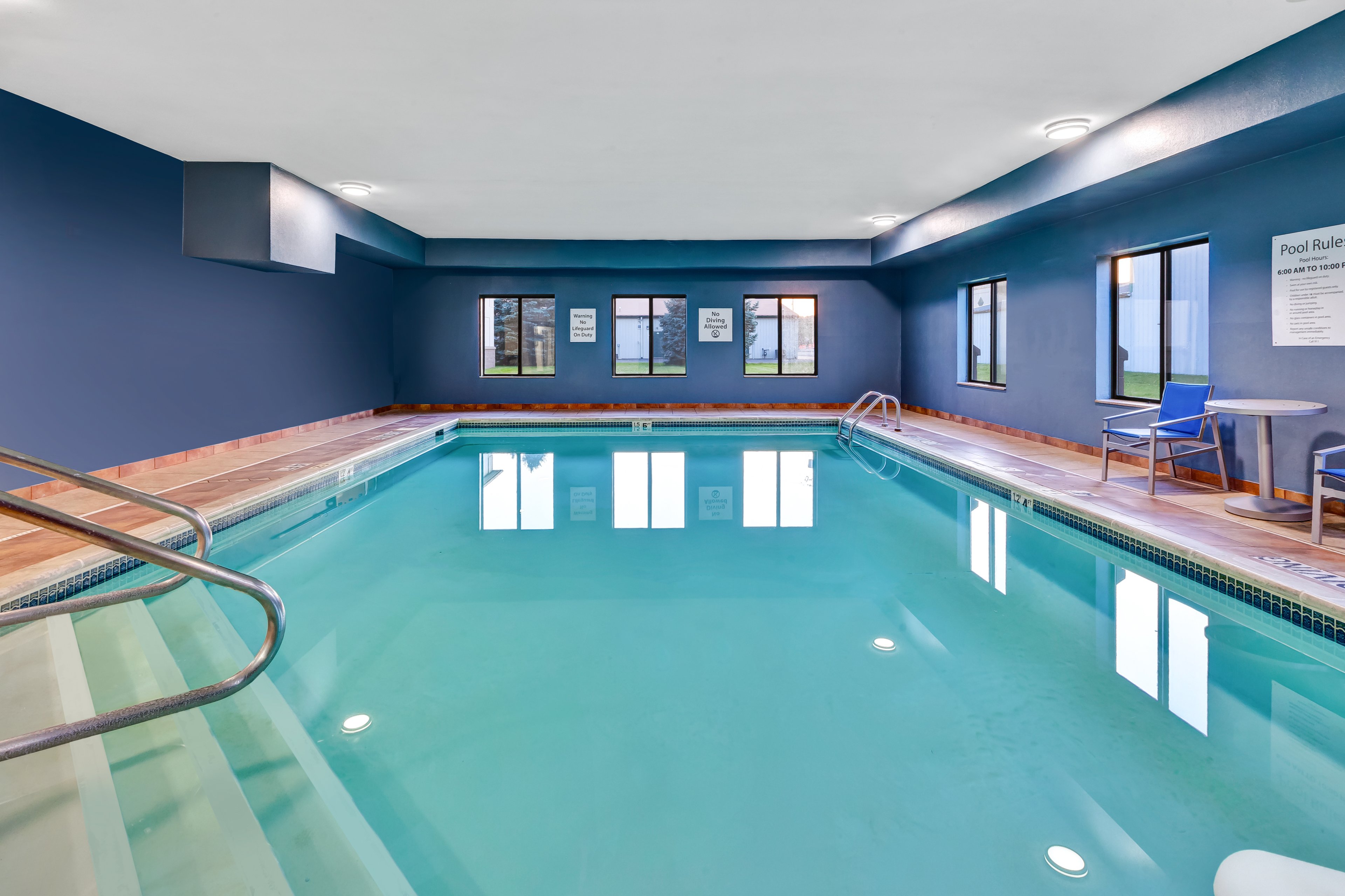 HOLIDAY INN EXPRESS HOTEL AND SUITES THREE RIVERS — 4