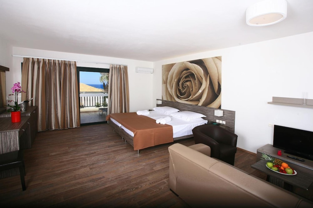 Katrin Suites - Adults Only 15/50