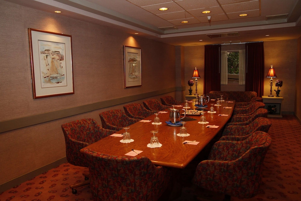Ramada by Wyndham Viscount Suites Tucson East 37/38