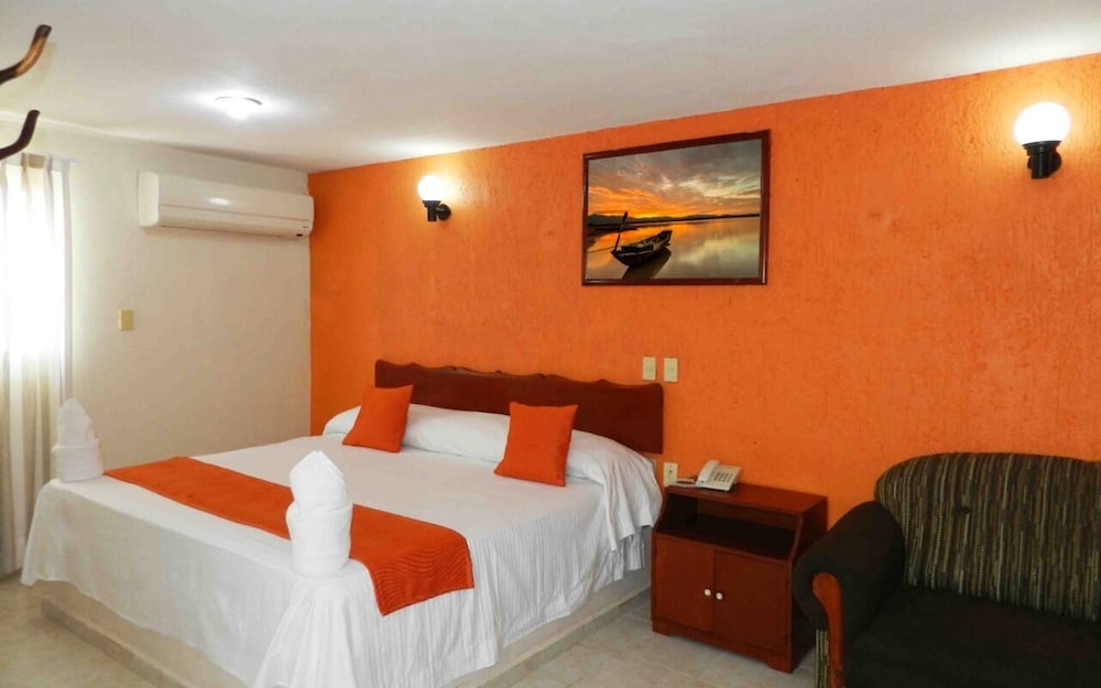 Uxulkah Hotel 20/60