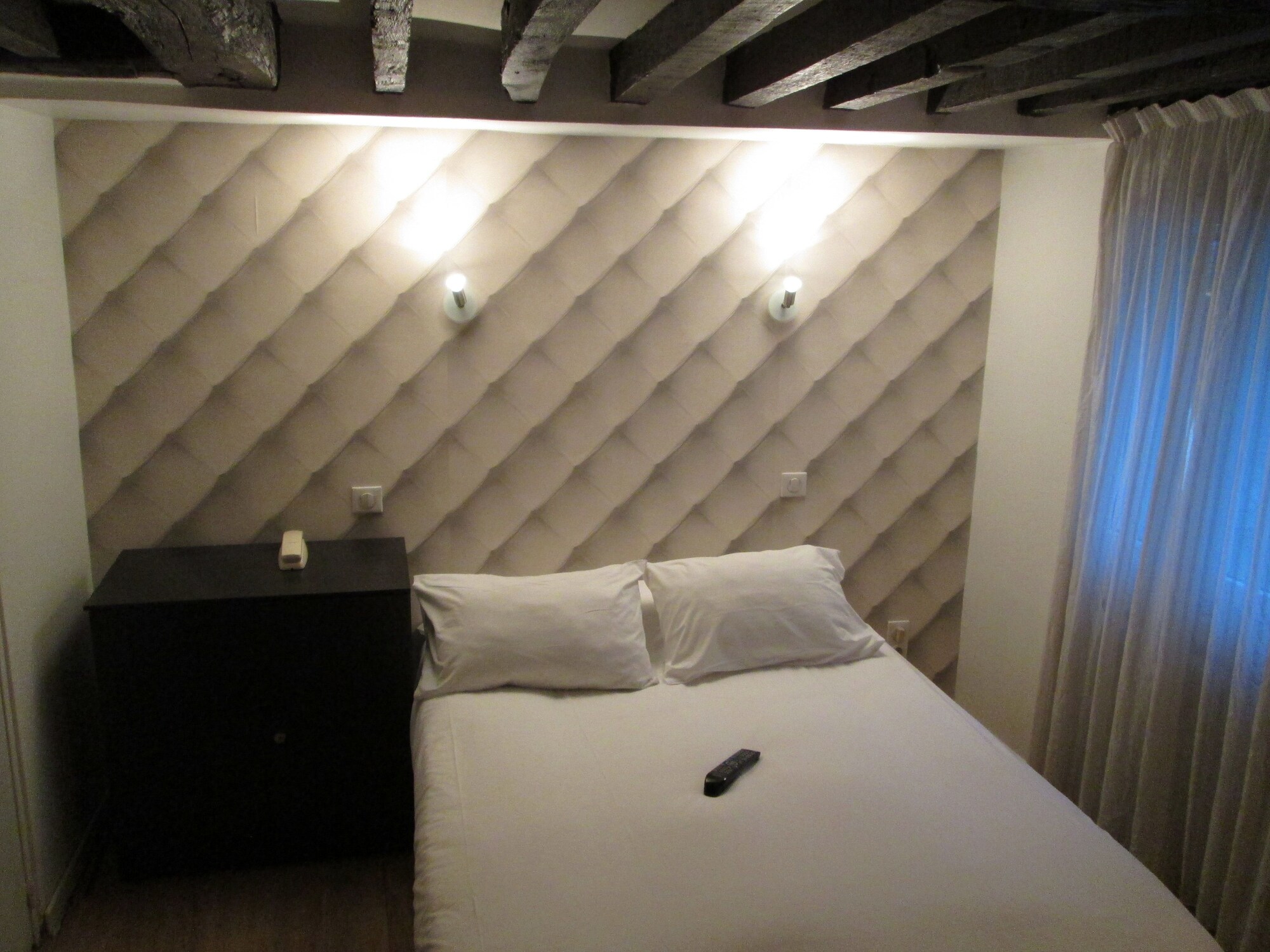Room at HAUTEVILLE OPERA, PARIS