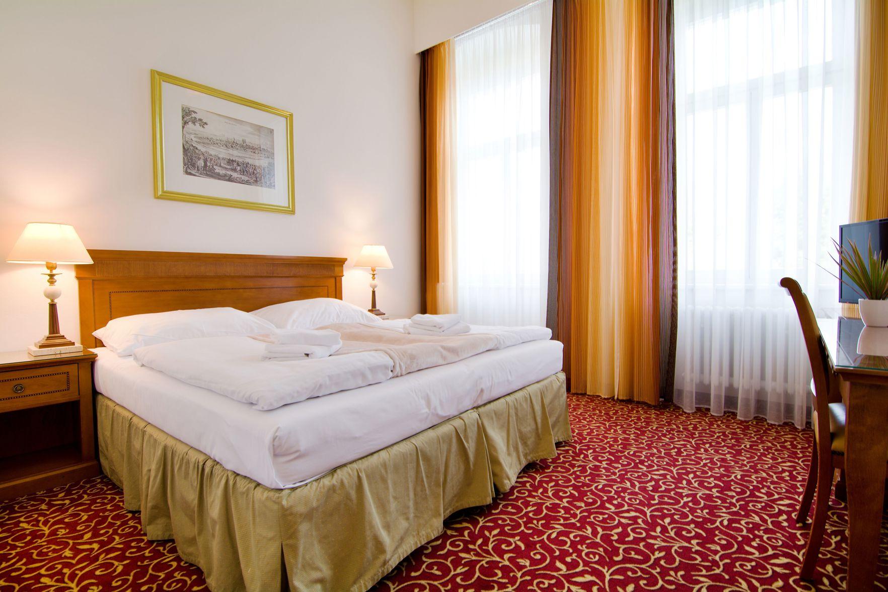 1 Bedroom, Promenade, Comfort, King Bed, City View, Balcony