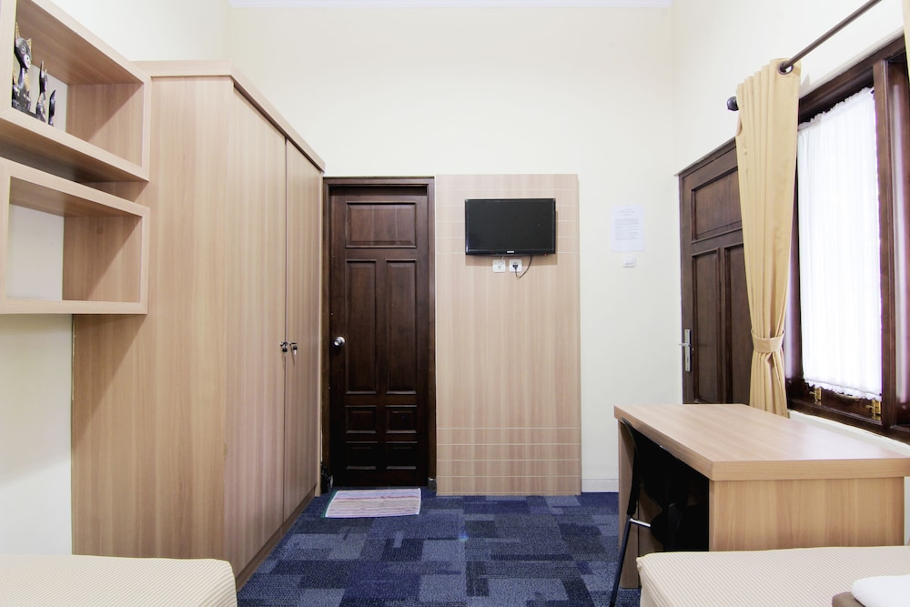 Embe Joglo Homestay by ZUZU 20/27
