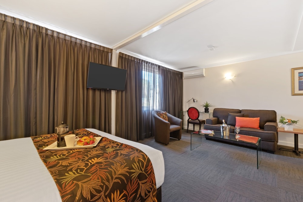 The Peninsula Riverside Serviced Apartments 49/73