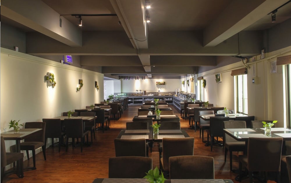Junyue Internation Hotel 16/18