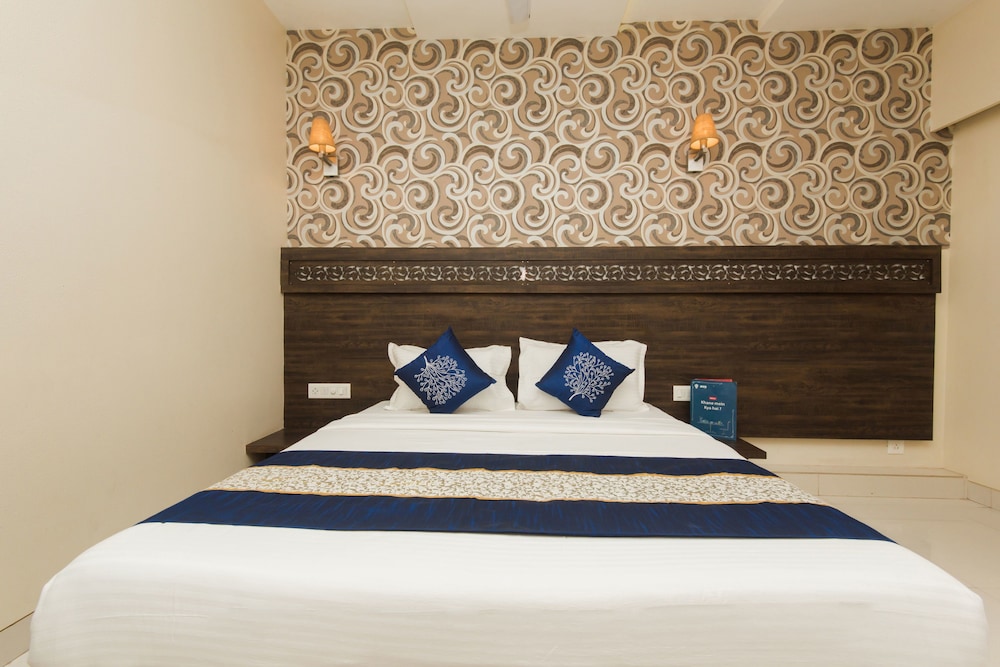 Oyo 10650 Hotel Lotus Residency 12/30