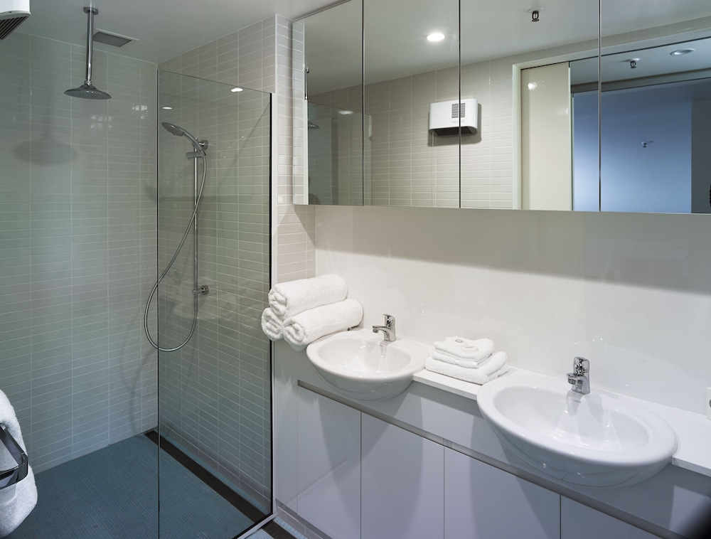 Salamanca Wharf Hotel 24/66