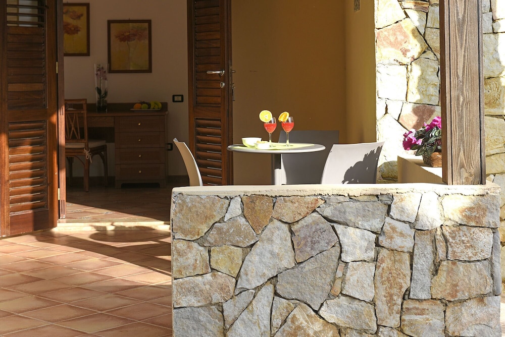 Oasis Hotel Residence and Resort 4/46