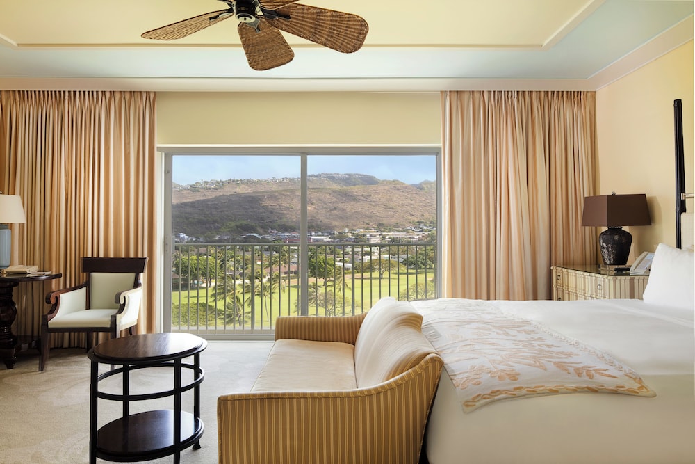 ROOM, GOLF OR MOUNTAIN VIEW