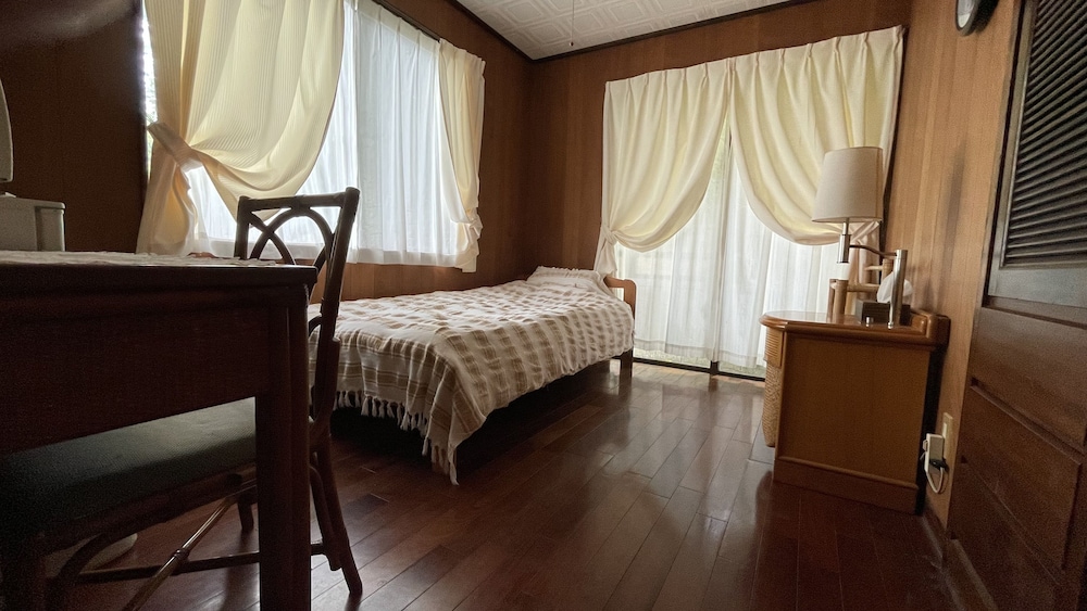 Milk-Ya Women-Only Guest House 12/50