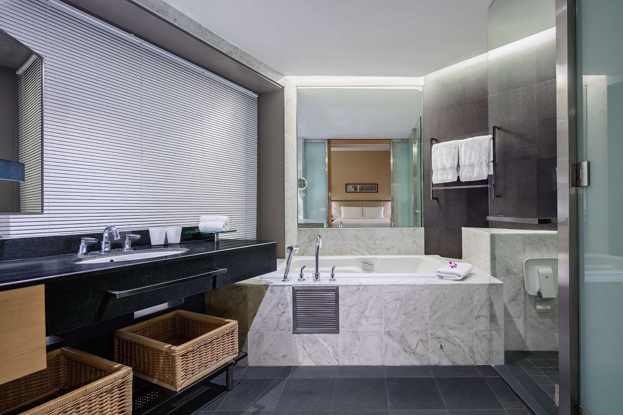 Deluxe, King Bed, Lake View, Hilton Kuala Lumpur 8/8