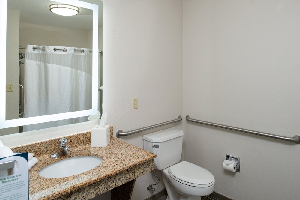 Holiday Inn Express Hotel And Suites Farmington Bloomfield 69/69
