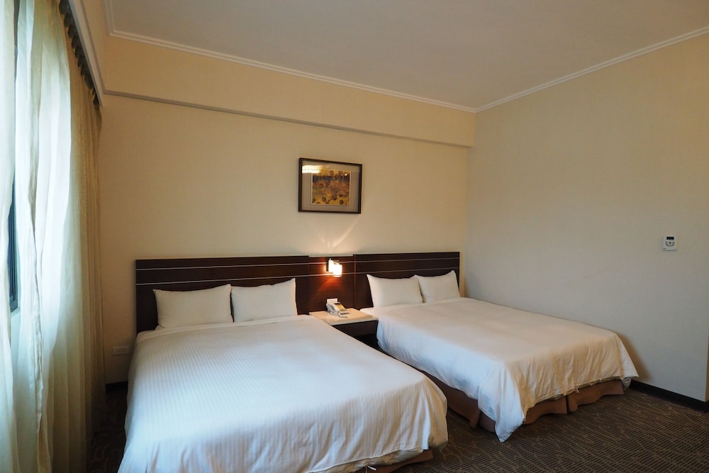 DELUXE, QUADRUPLE, 2 DOUBLE BEDS