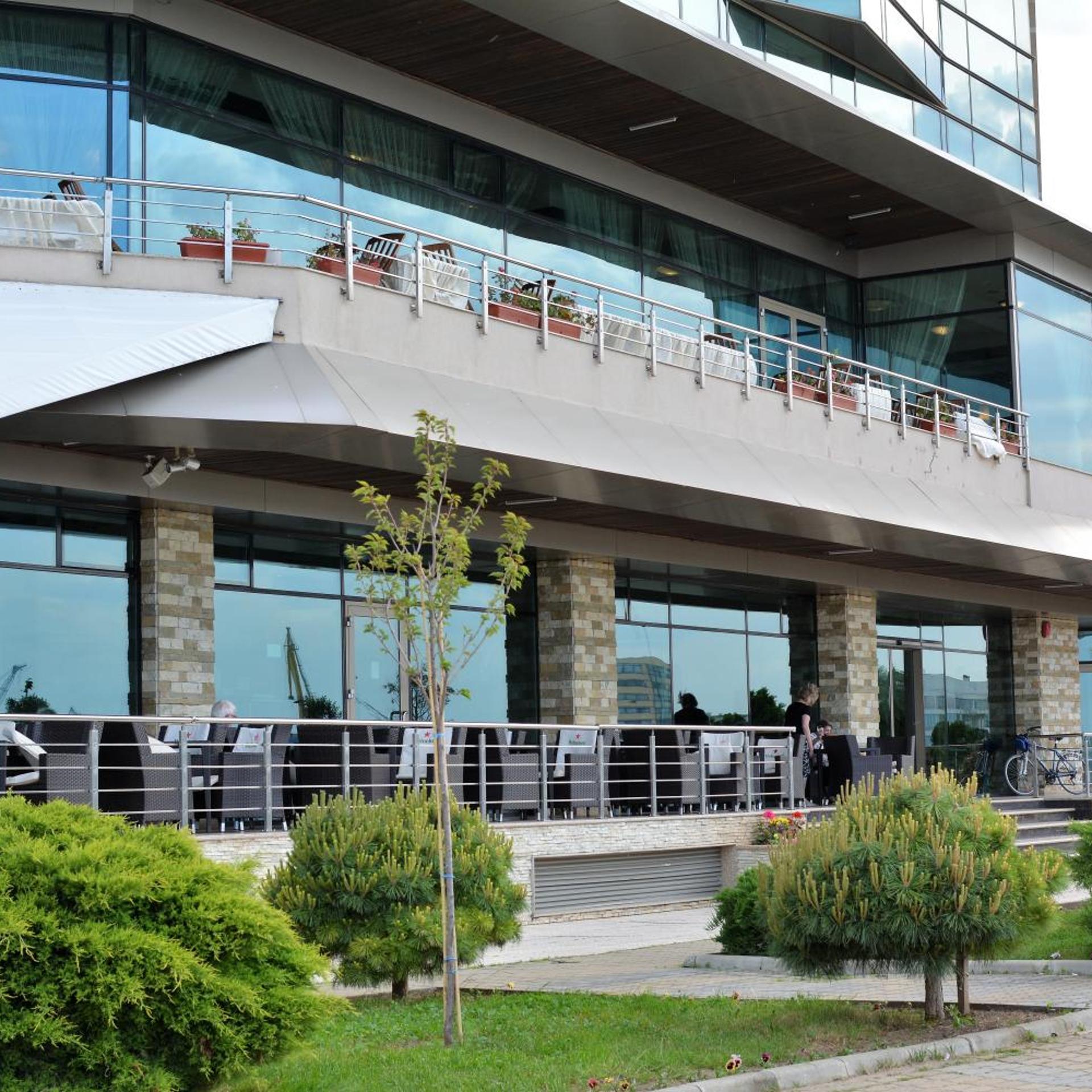 Esplanada Hotel 3/50