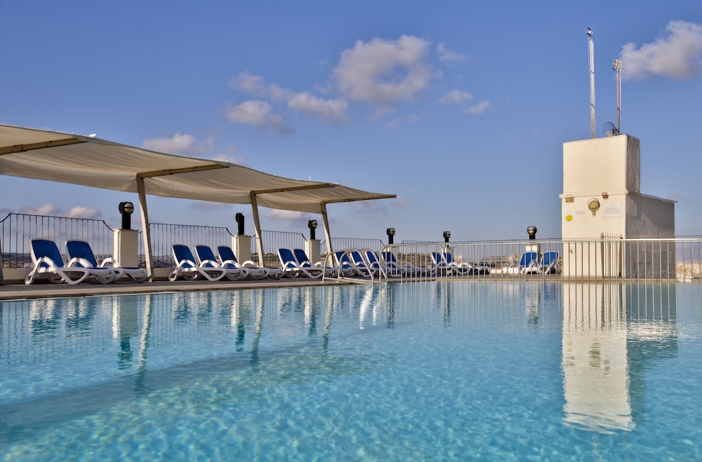 Santana Hotel 73/77