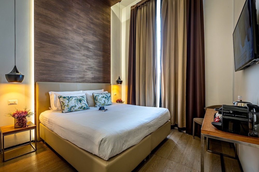 DELUXE, DOUBLE OR TWIN BED, RIVER VIEW