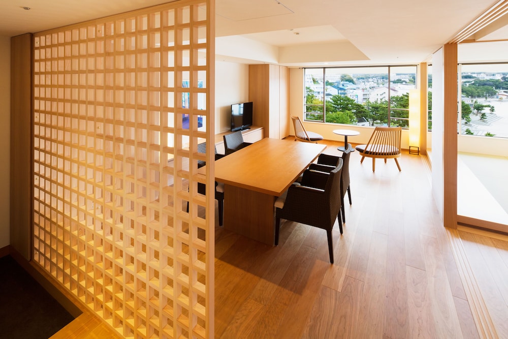 Shiraraso Grand Hotel 33/36