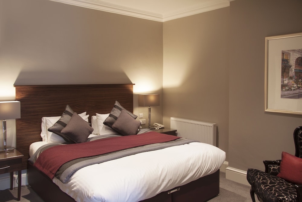 Royal Scots Club Hotel 10/56