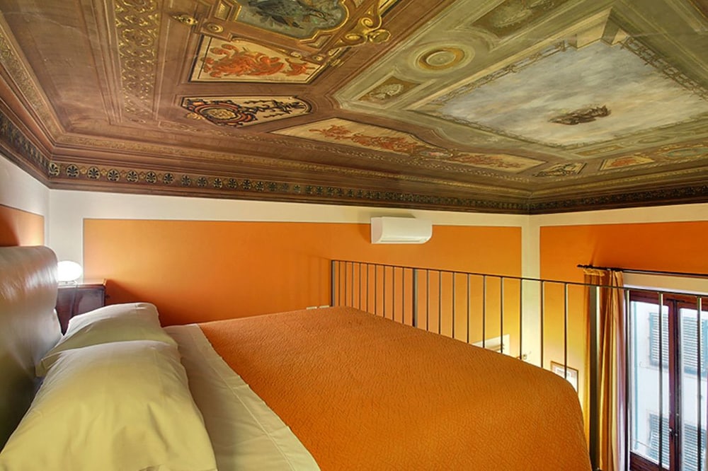 Puccini Apartments 6/50