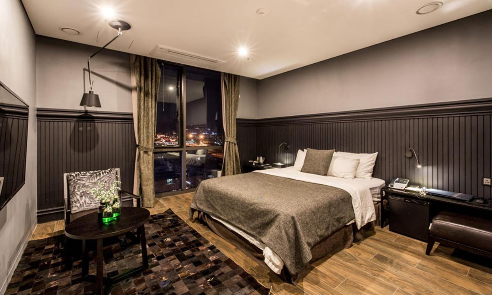 Superior, Queen Bed