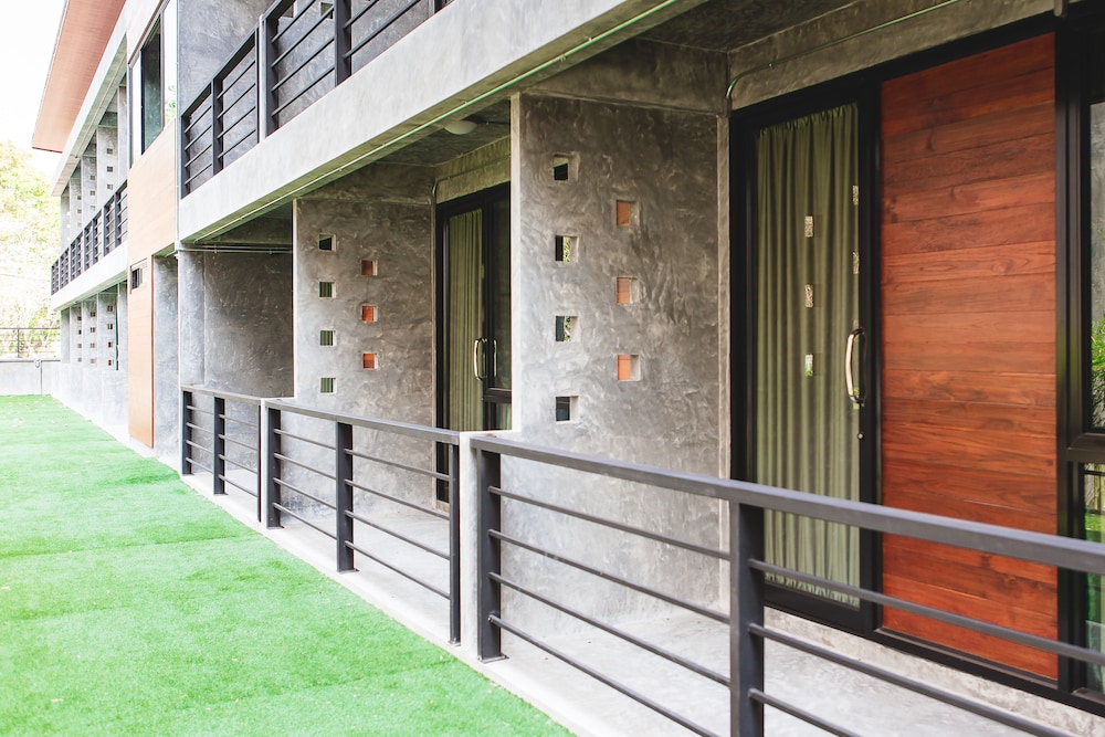 Stucco Loft Residency 10/72