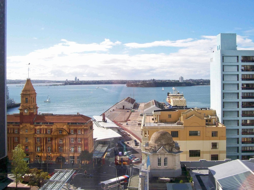 Movenpick Hotel Auckland 72/75