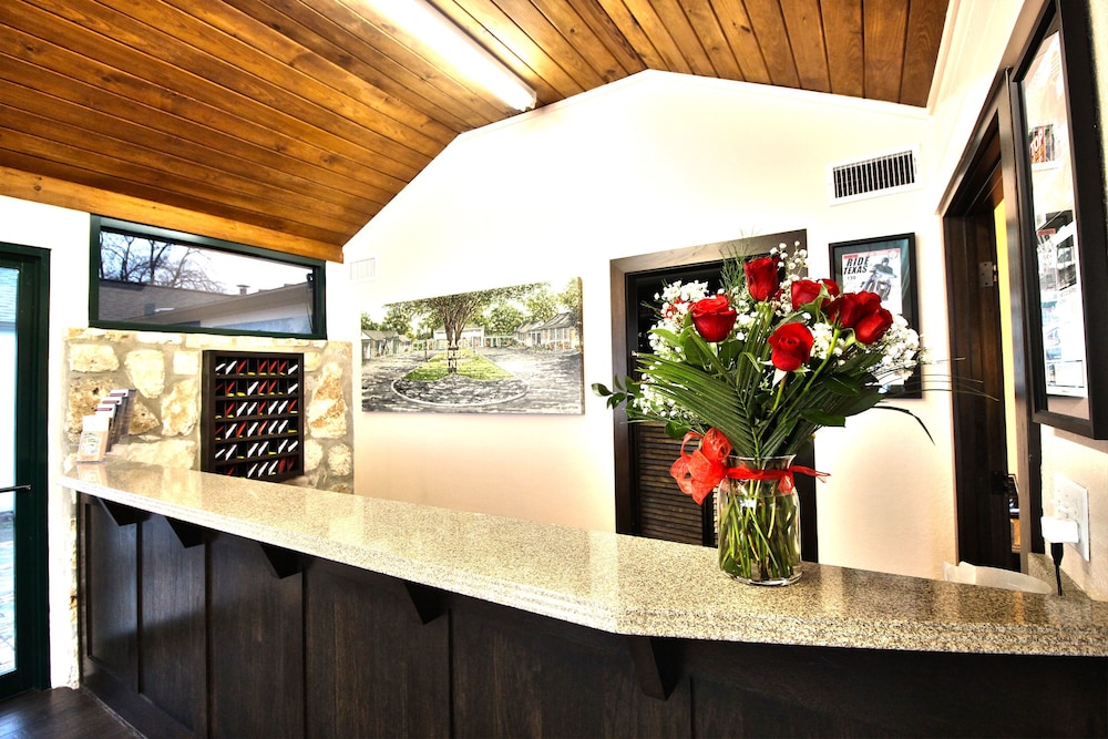 Peach Tree Inn & Suites 4/67