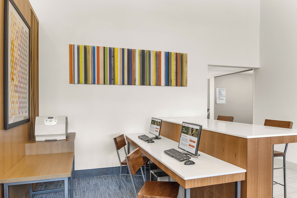Holiday Inn Express Hotel Suites Greenville Spartanburg Duncan 61/66