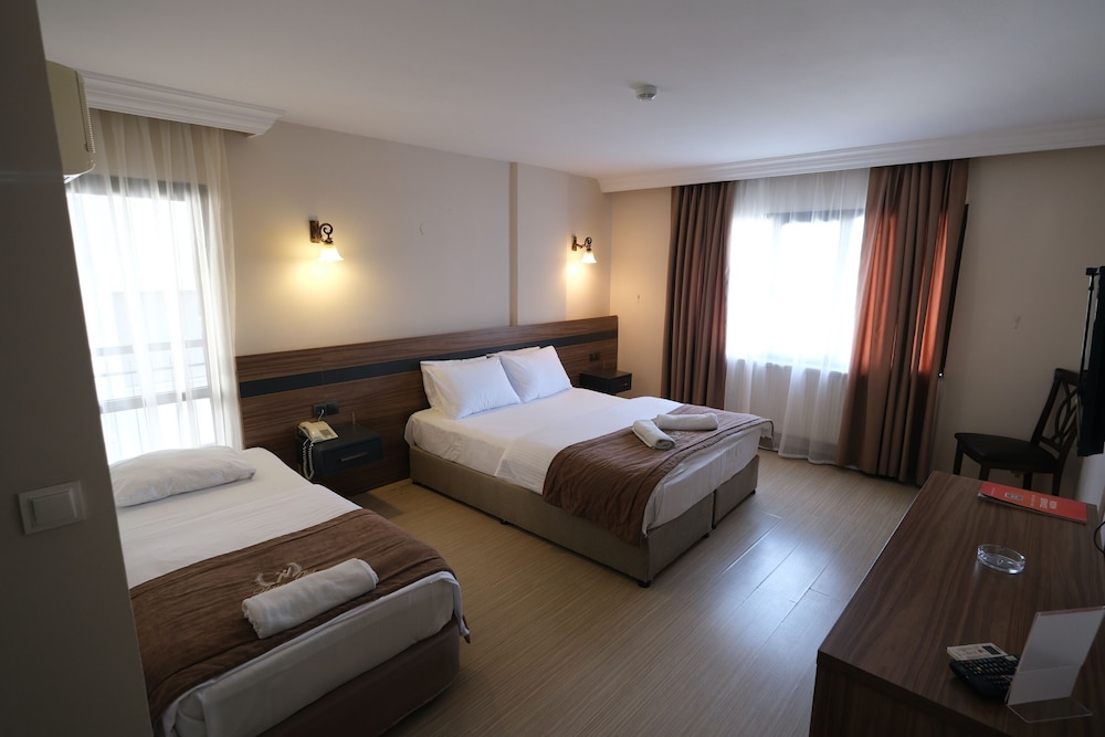 Üstün Otel Alsancak 22/48