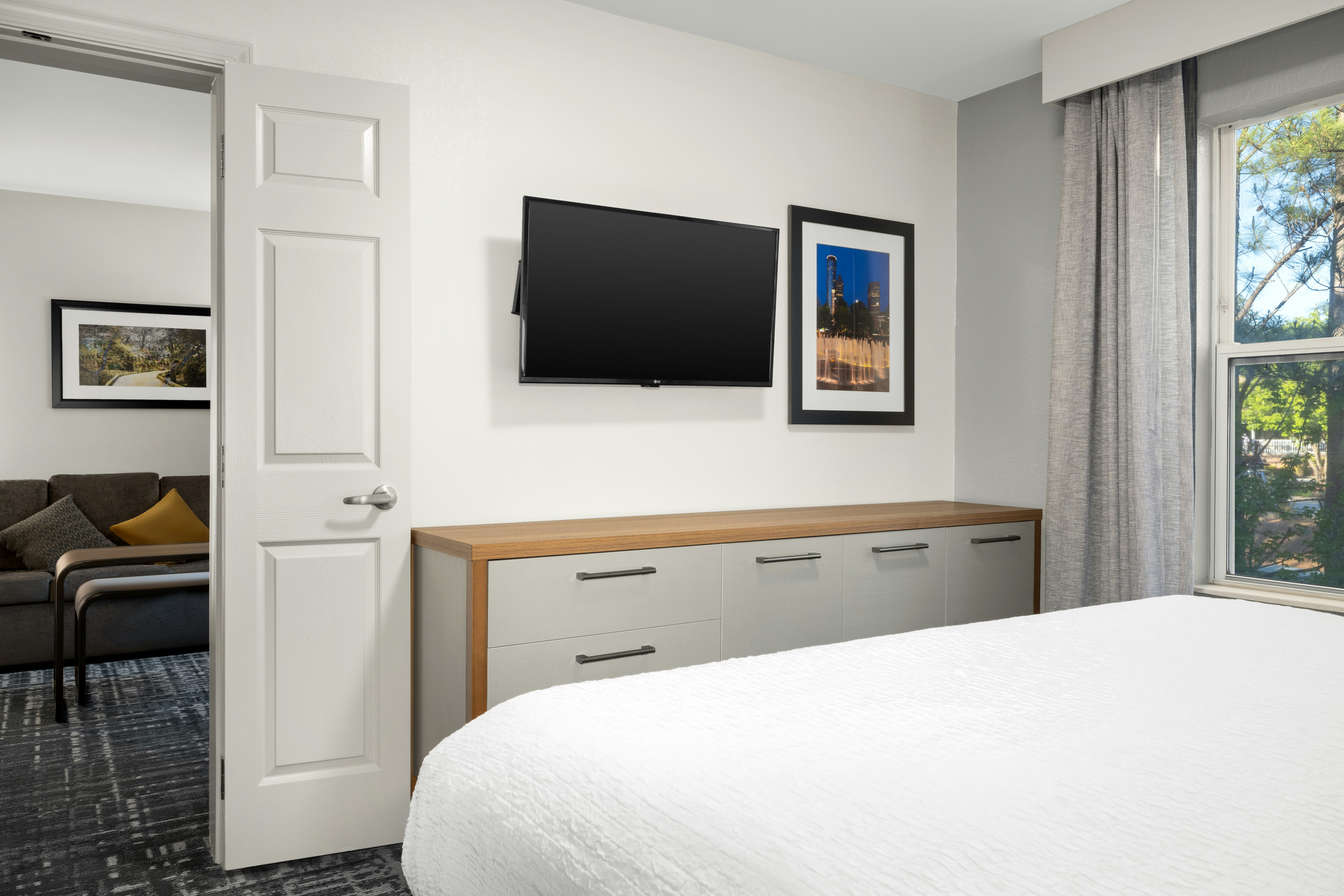 1 BEDROOM, SUITE, KING BED