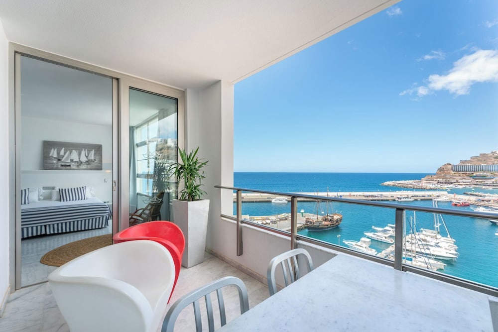 Marina Suites Hotel 33/68