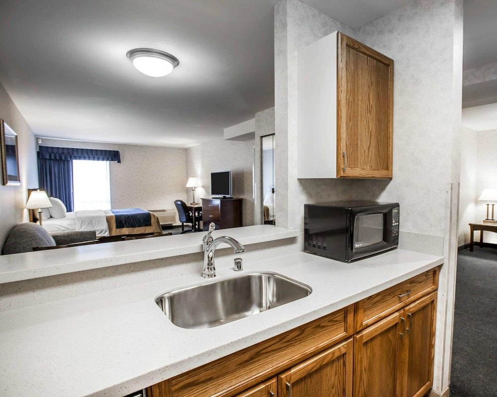 COMFORT INN(BELLINGHAM) 8/42