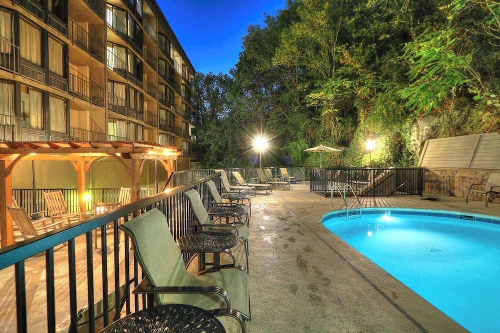 Edgewater Hotel 42/50