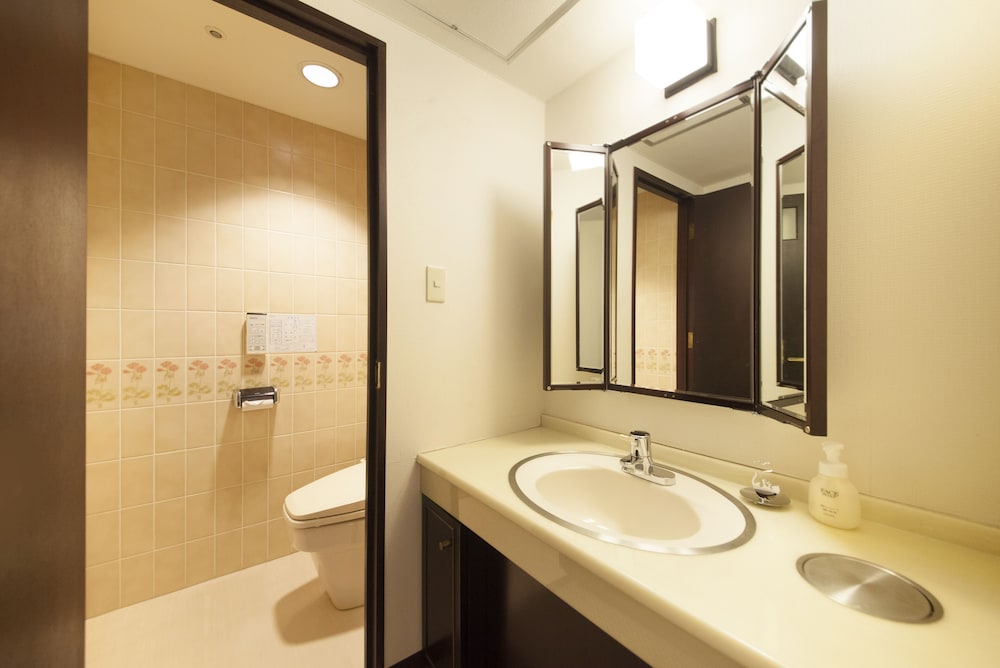 Quintessa Hotel Ogaki 65/67