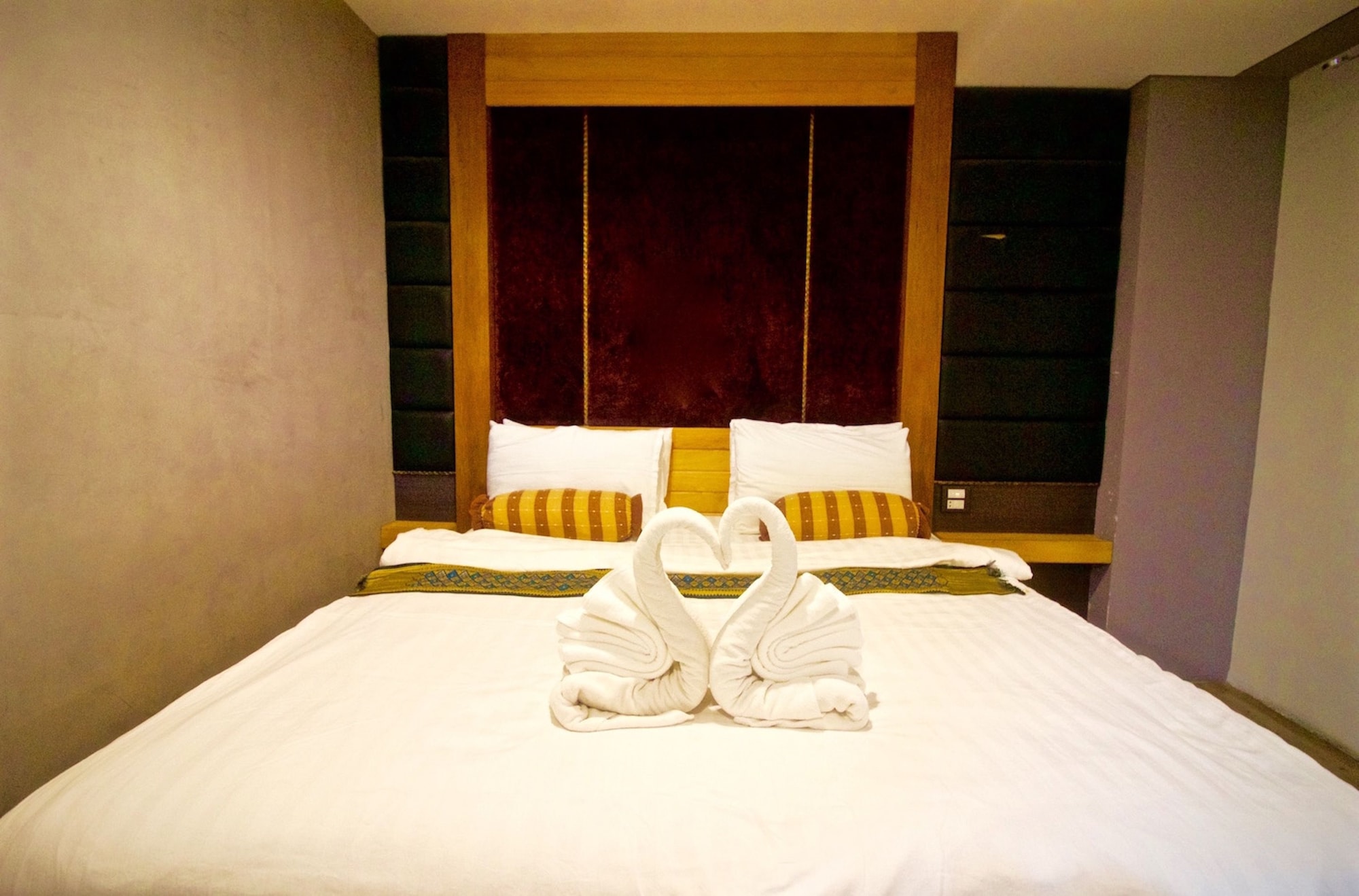 EXECUTIVE, SUITE, PRIVATE POOL