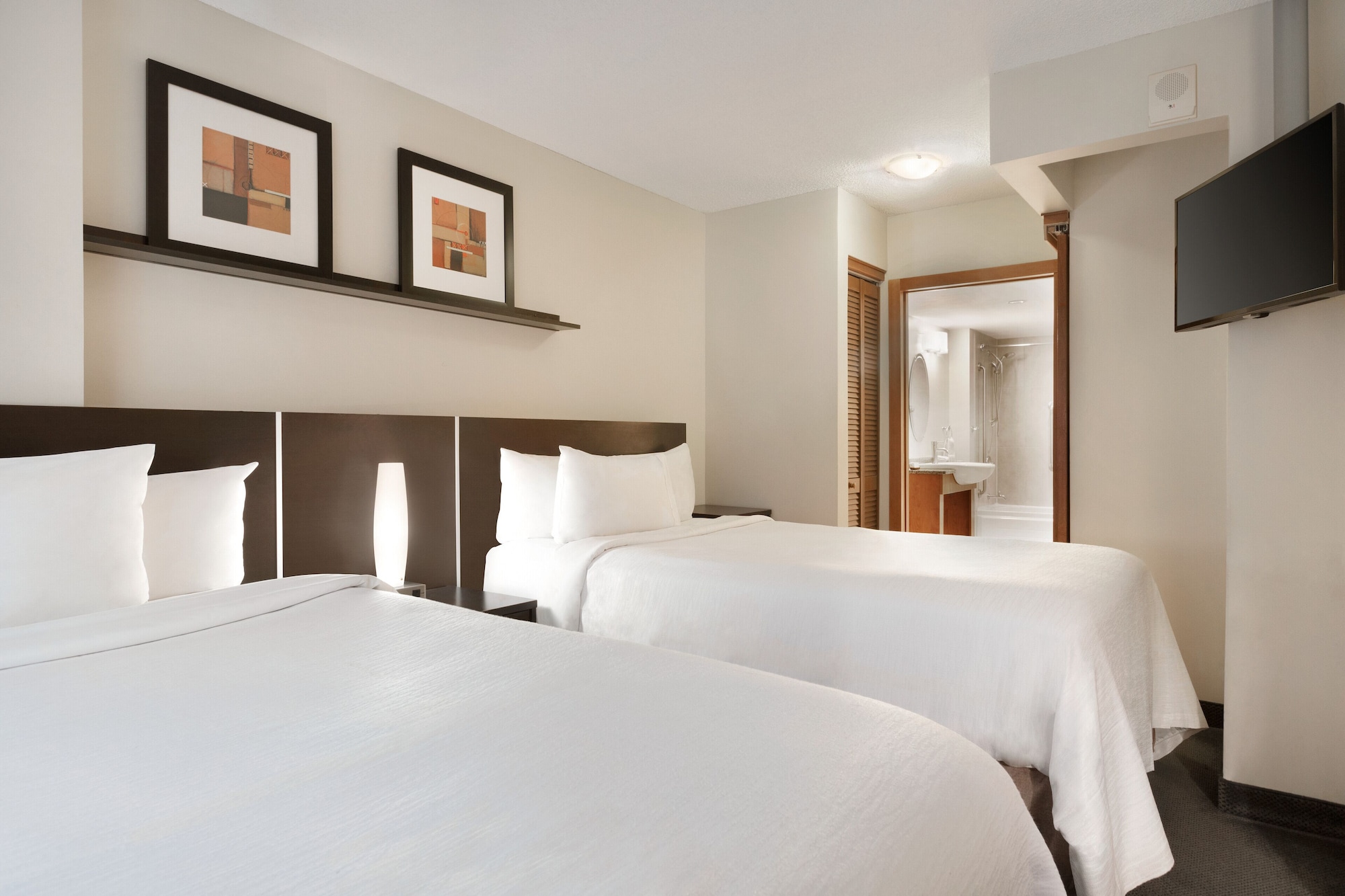 suite, 2 double beds, accessible