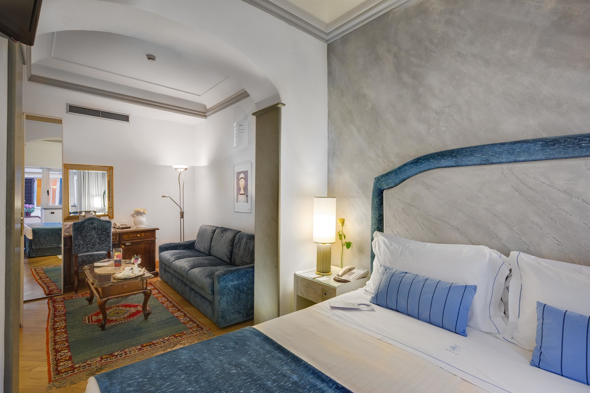 غرفة ثلاثية بسرير مزدوج بشرفة مع أريكة، Rivoli Boutique Hotel 6/10