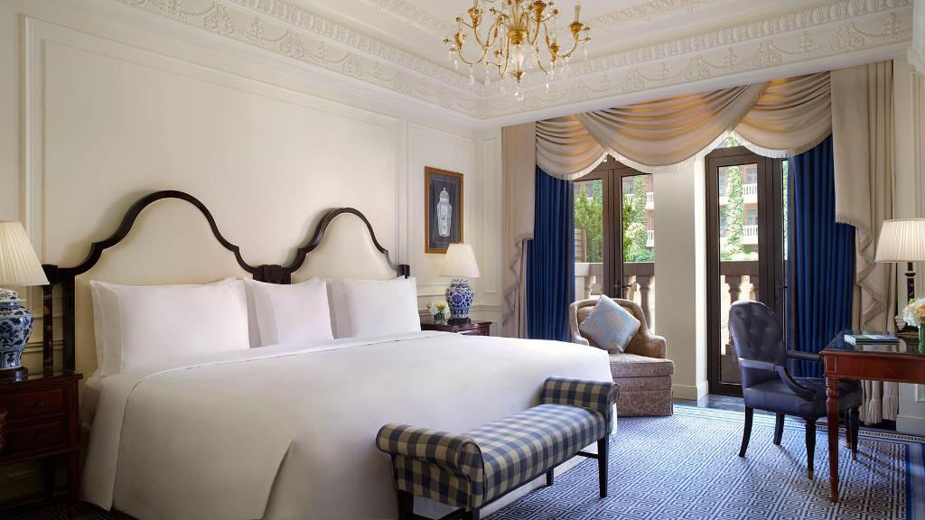 Super, Guest Room, King Bed
