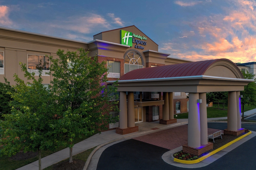 Holiday Inn Express Suites Alexandria Fort Belvoir 5/73