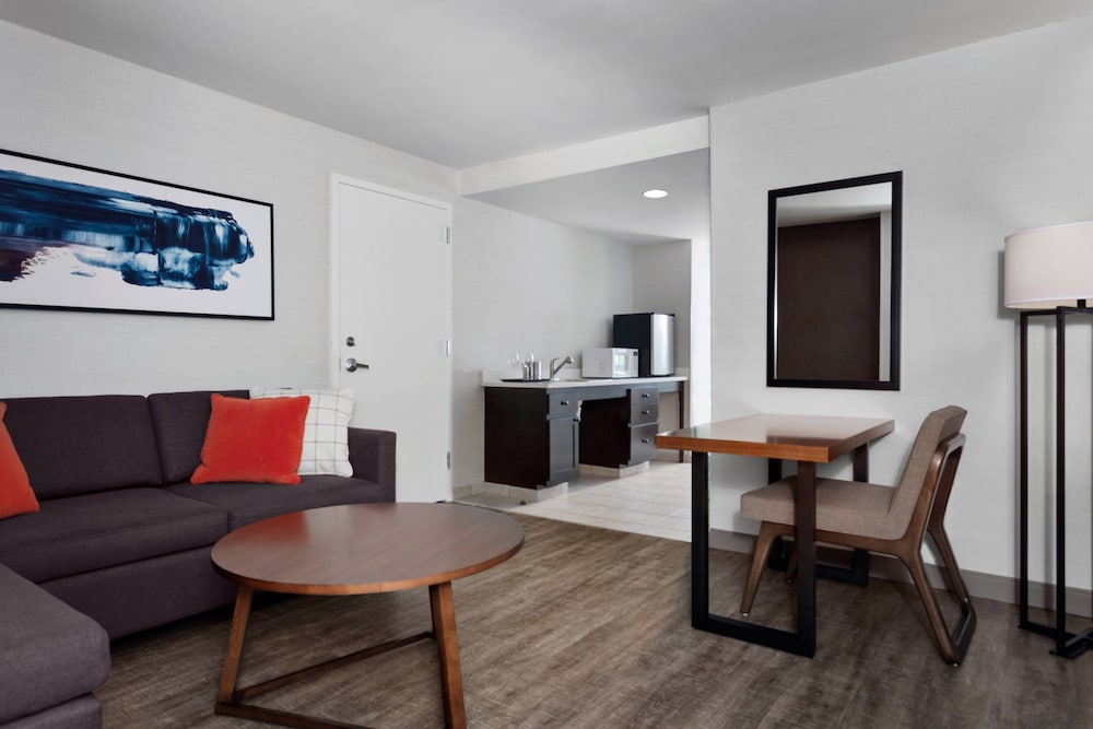 Delta Hotels by Marriott Burlington 21/42