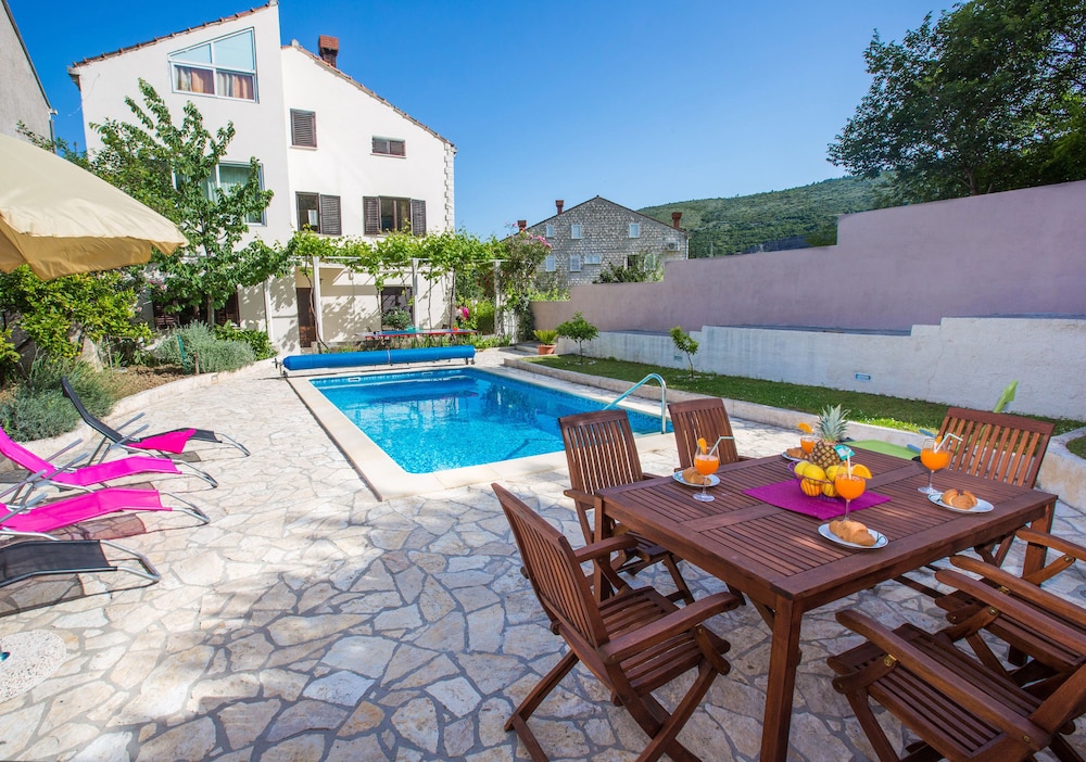 APARTMENTS VILLA ROZA 1/67
