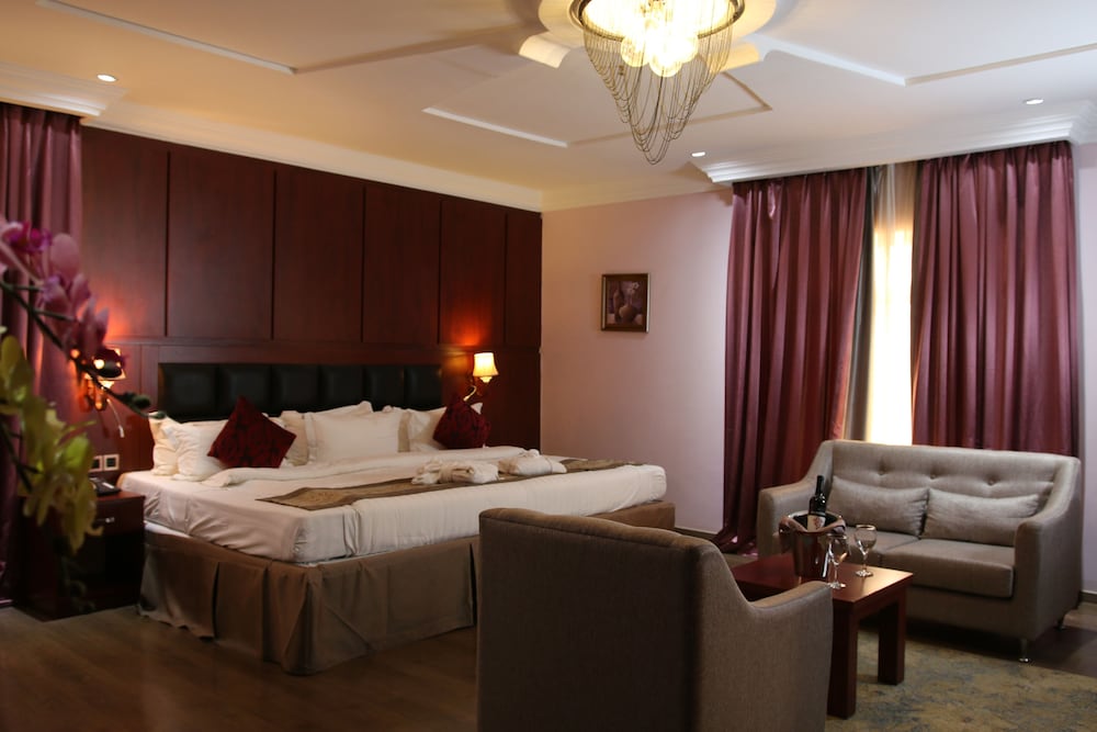 Grand Pela Hotel and Suites 13/44